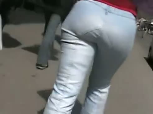 Candid sexy ass in tight jeans on the street