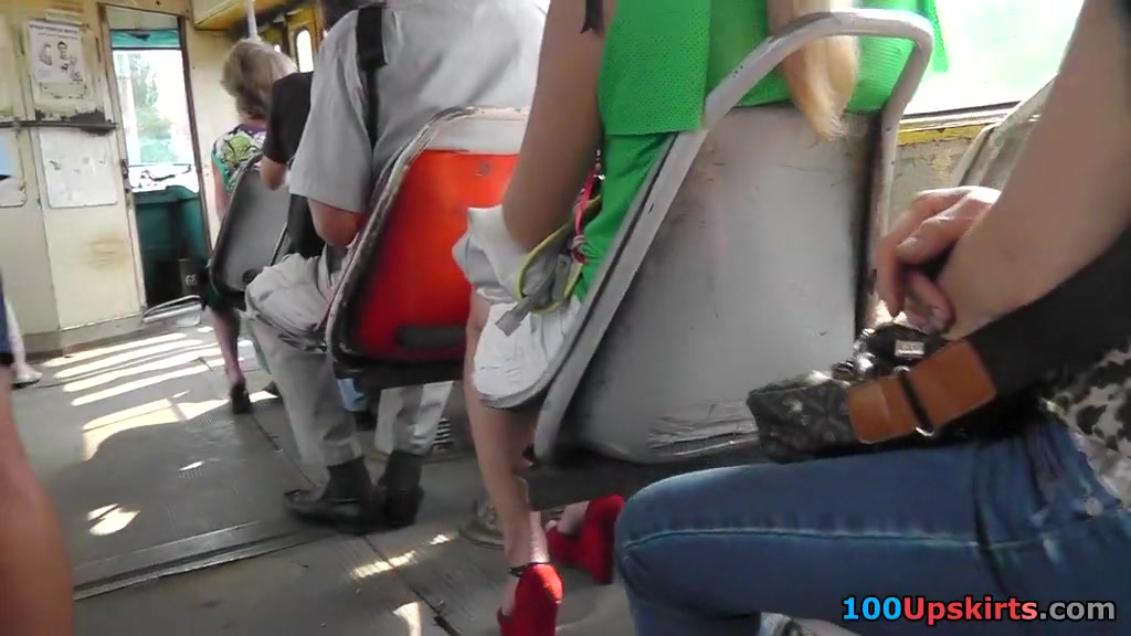 Hawt cutie flashed upskirt on the bus