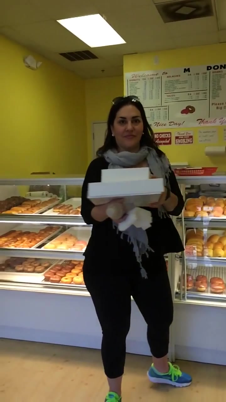THICK MILF BUYING DONUTS