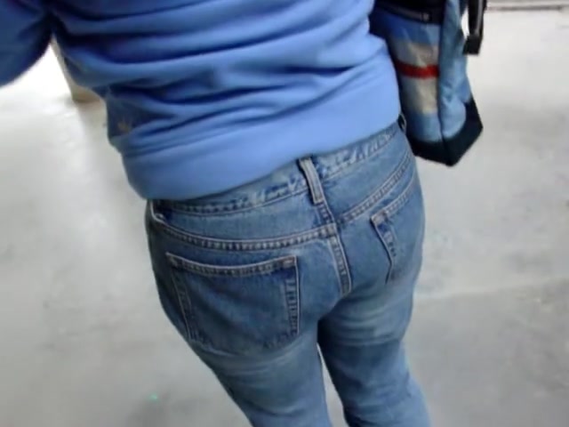 Sexy black string seen under blue jeans on candid street vid