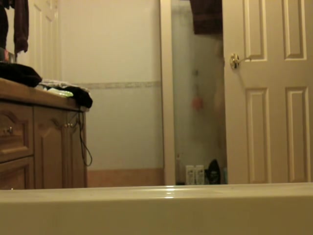 Sister is getting spied naked in the bath room