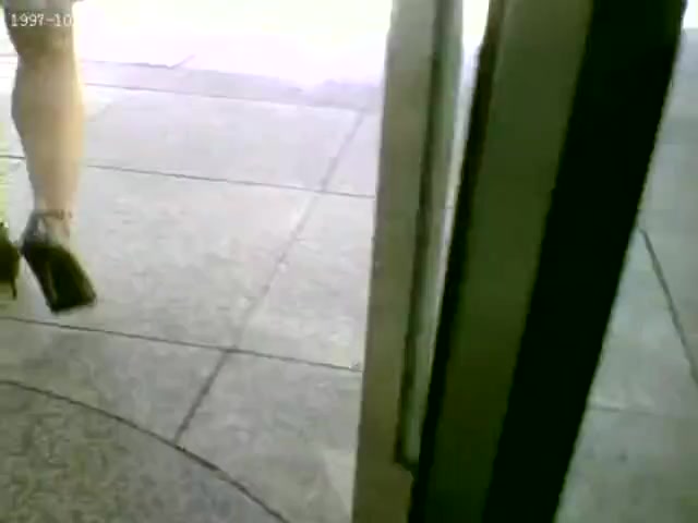 Bare ass upskirt on the escalator