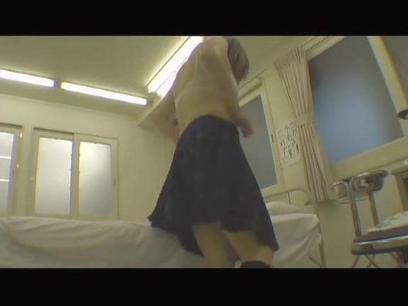 Medical spycam records Asian girl under intimate massage