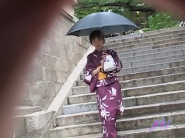 Hot girl in traditional Japanese clothing got boob sharked