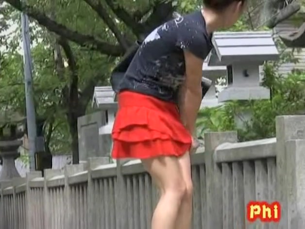 Smoking hot Asian teen got sharked with no panties on video