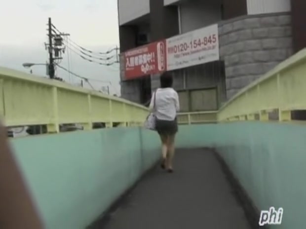 Hot Asian got skirt sharked on the pedestrian bridge