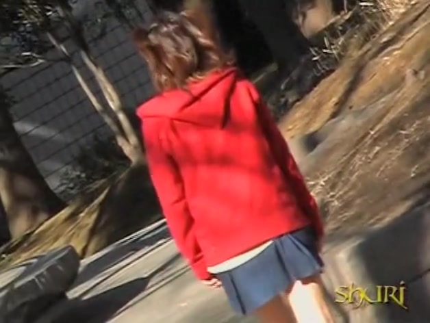 Kinky sharking video of a cute gal recorded in Japan