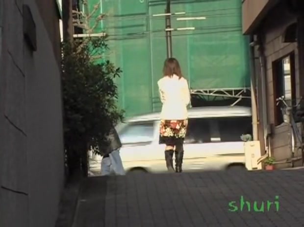 Japan girl shows her panty to the sharking fans