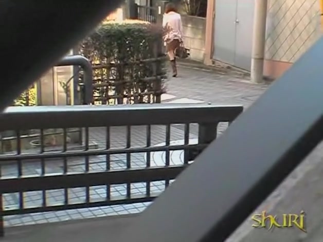 Sharking video recorded in public on the streets of Japan