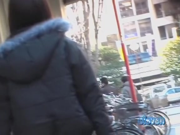 Public sharking video shows a delicious Japanese chick