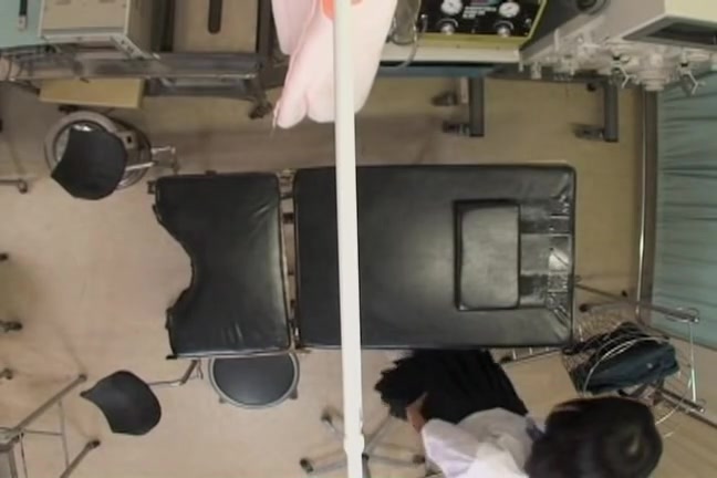 Teen gal from Japan got her slit fingered at a clinic