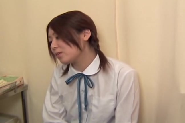 Japanese babe got toyed at some strange gyno clinic