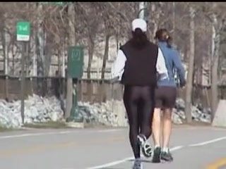 Hot amateur runner is pleasing me with candid butt 08r