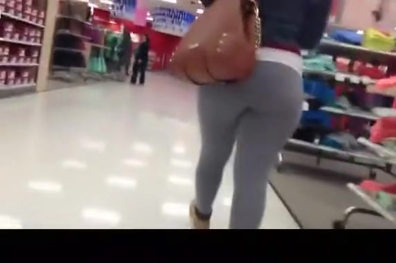 Big ass blonde chick in dark gray leggings