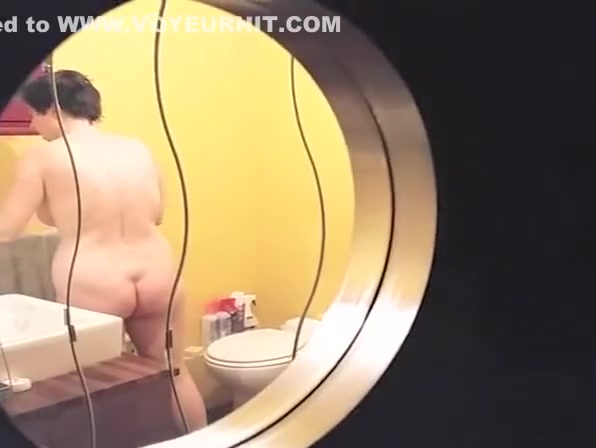 Chubby mature wife spied in bathroom