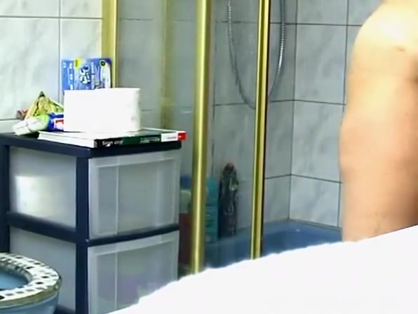 Mature woman spied in bathroom pissing and showering