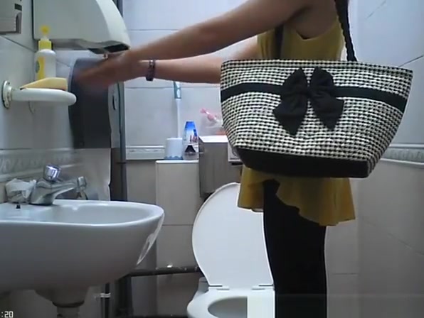 Woman in yellow blouse spied in toilet