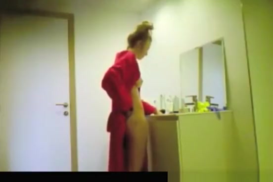 Tight body chick spied in bathroom
