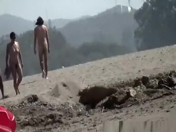 Voyeur at nudist beach secretly films women