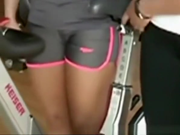 Nice cameltoe exercising at the gym