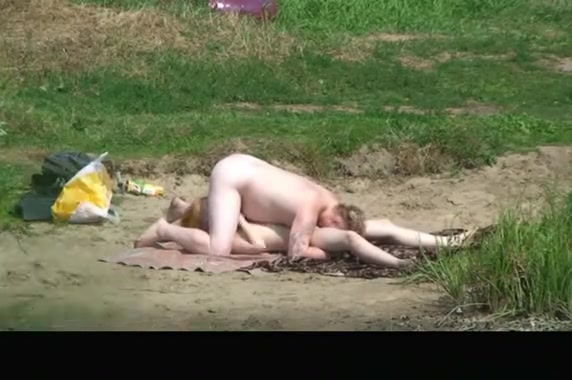 River beach oral sex and fuck