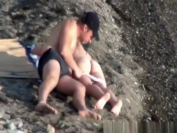 Pussy fingering and beach fuck