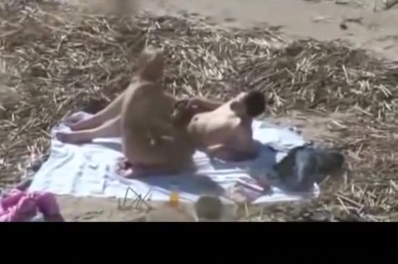 Beach sex caught by voyeur