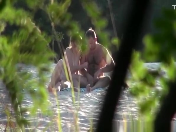 Nudist couple fucking in the beach