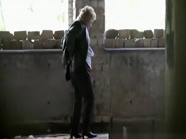 Mature blonde peeing abandoned place