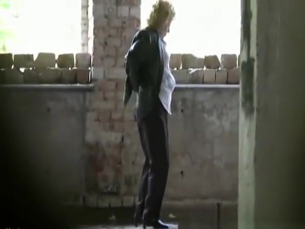 Mature blonde peeing abandoned place
