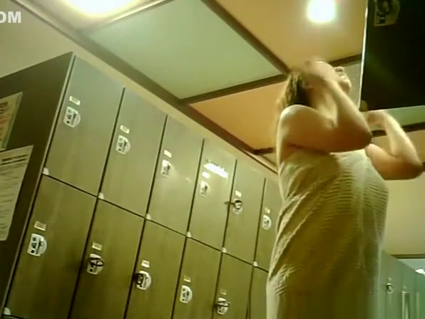 Hairy asian woman spied in locker room