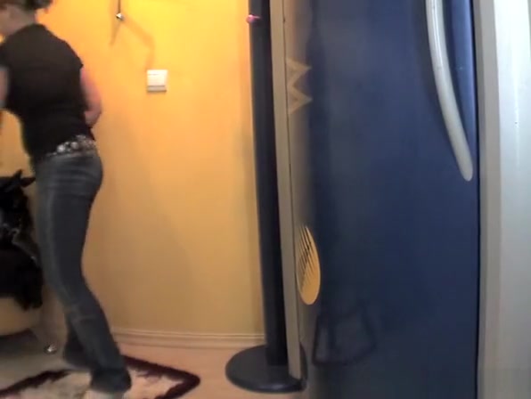 Chubby girl caught in tanning room dressing