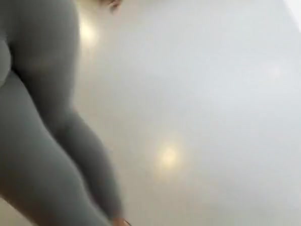 Teen with chubby ass wearing gray leggings