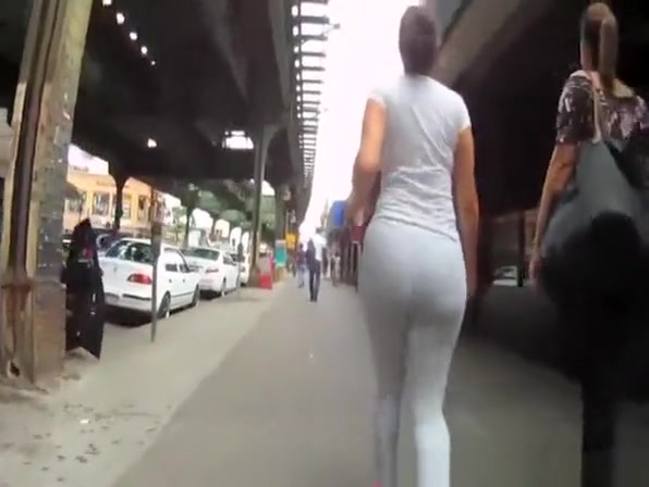 Big ass girl in leggings