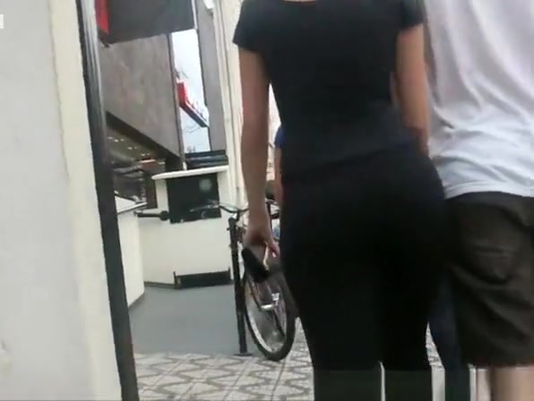 Nice ass chick in black leggings