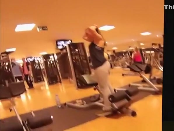 Long ponytail chick secretly filmed in the gym
