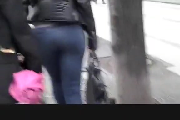 Teen with nice ass walking in the street