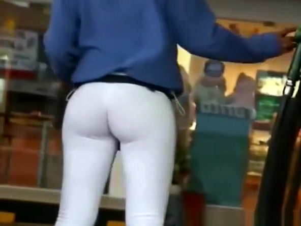 Latin chick with big bubble butt leggings