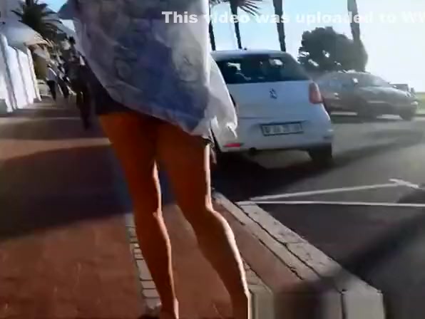 Wind lifts girls dresses exposing their nice asses