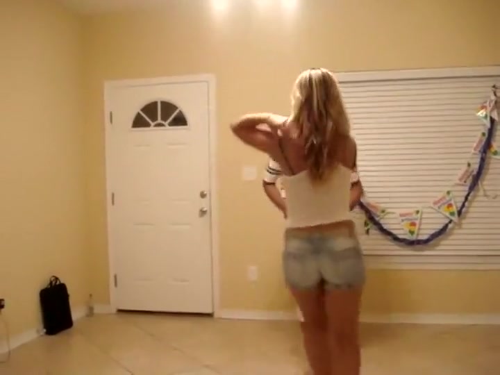 Flawless lambada girl's dancing ass