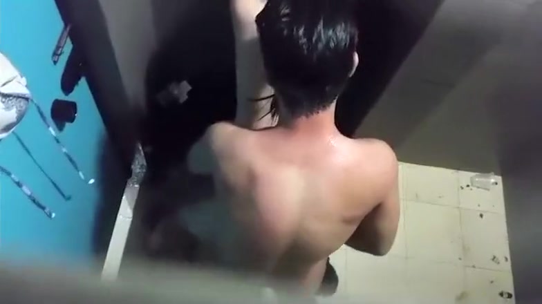 Sex caught in the pool shower room