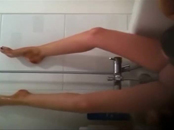 Peeping on her masturbating in a bath