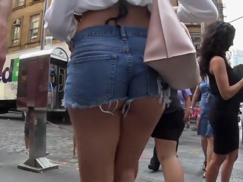 Witnessing a perfect ass in sexy shorts