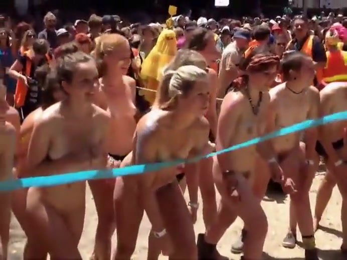 Nude girls preparing for race to start