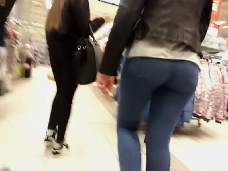 Splendid ass in sexy jeans