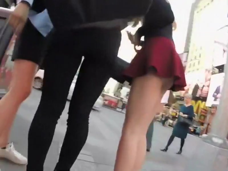 Tall teen girl's ass in an upskirt