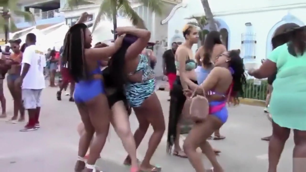 Sexy black women with big asses celebrate the Memorial Weekend in Miami