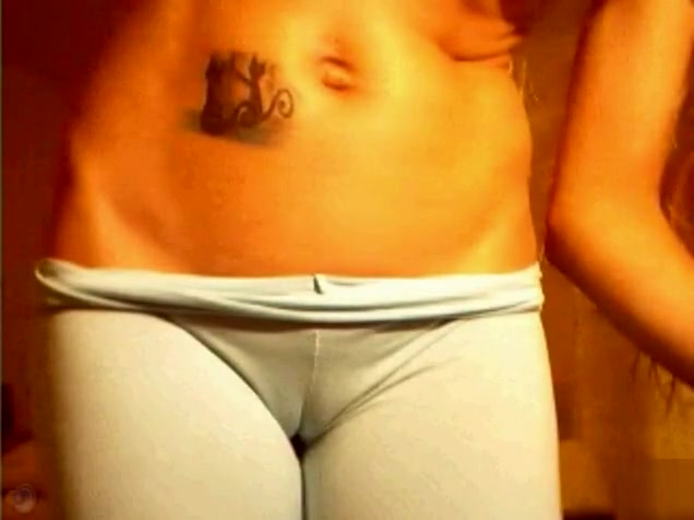 Webcam star with amazing cameltoe in close up