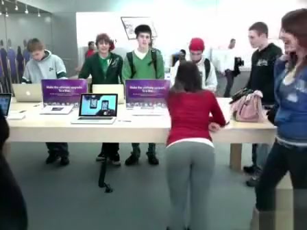 Fine ass girl in tights at the Apple Store