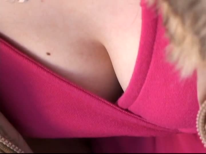 A hot public downblouse look see of a japanese girl's tits